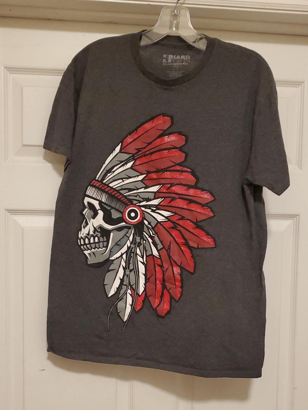 Charcoal Short-Sleeve Graphic Tee with Red Feather Skull - Men